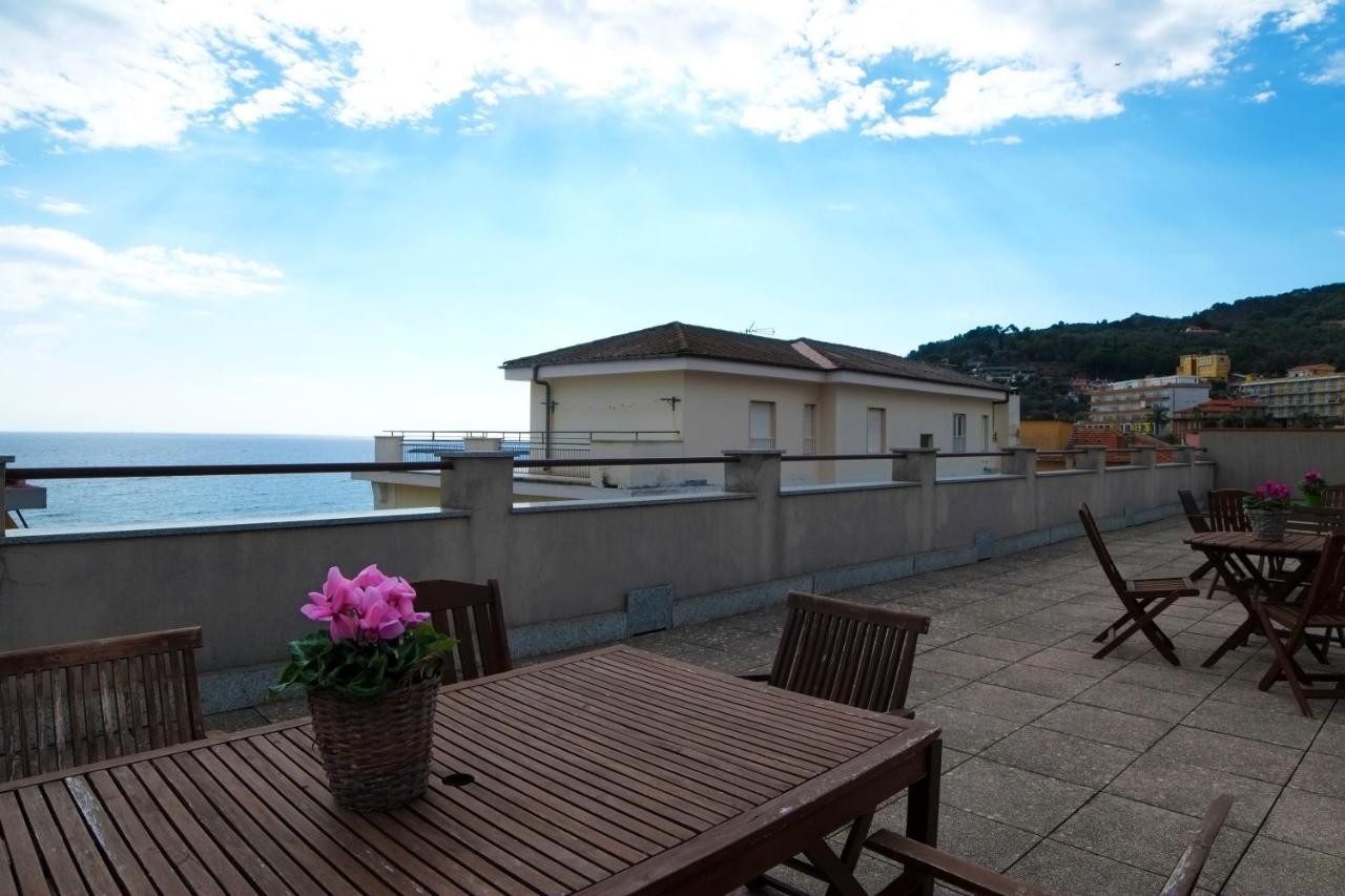 Villa Gioiosa Diano Marina Exterior foto